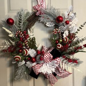 Elegant Holiday Wreath with Red, Green, and White Accents